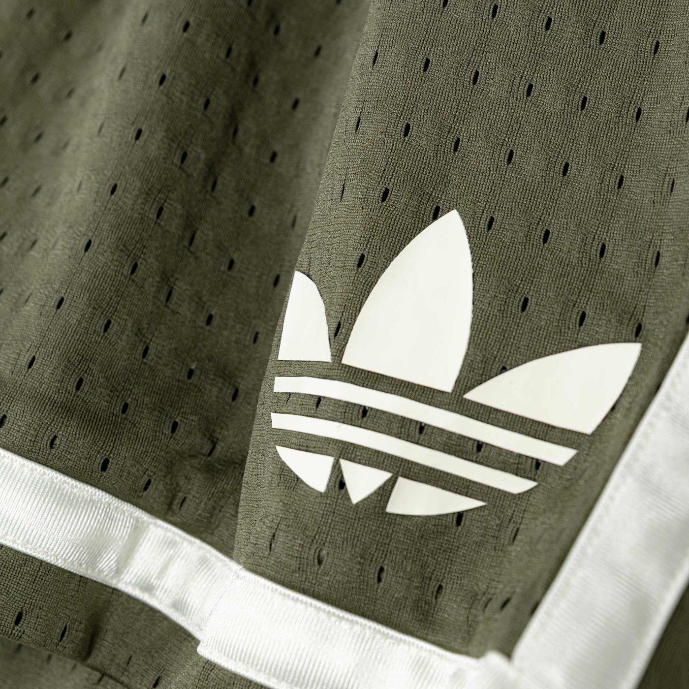 Adidas	Originals Koszykarskie szorty z dzianiny o splocie osnowowym