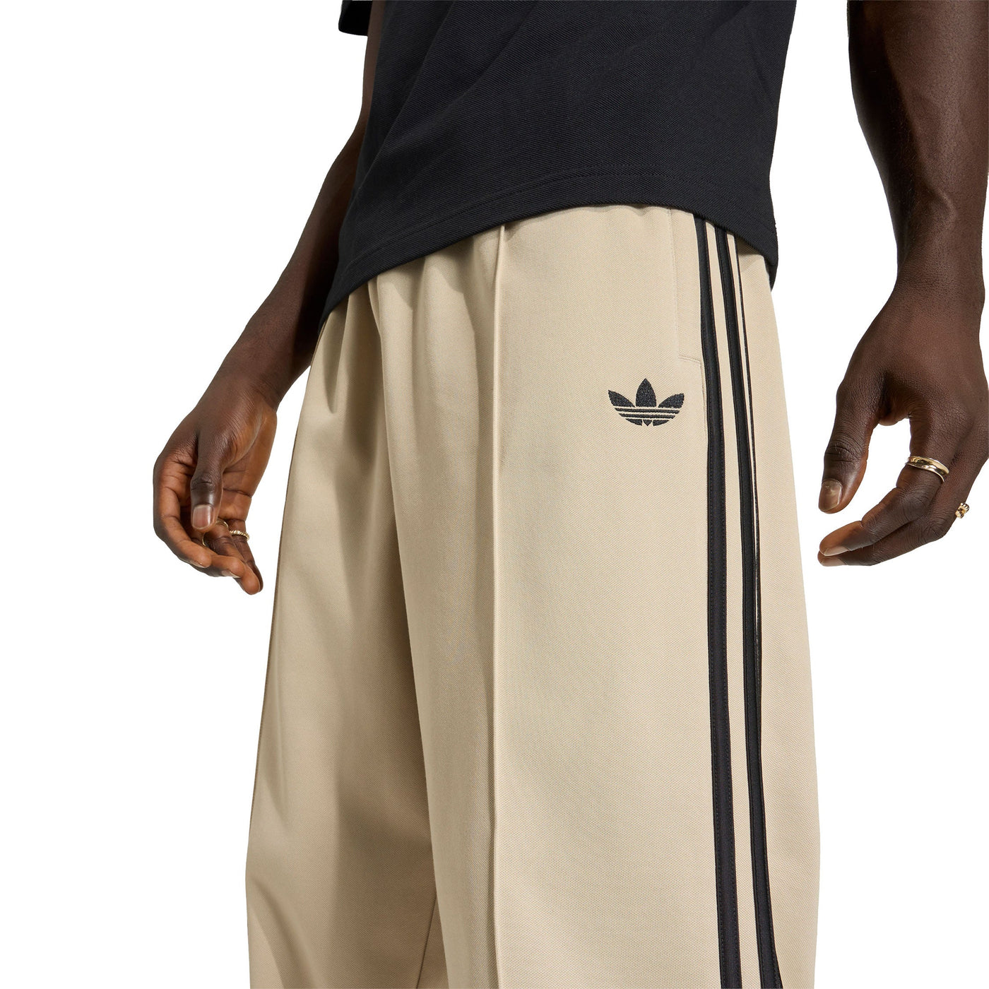 Adidas	Szerokie spodnie dresowe
