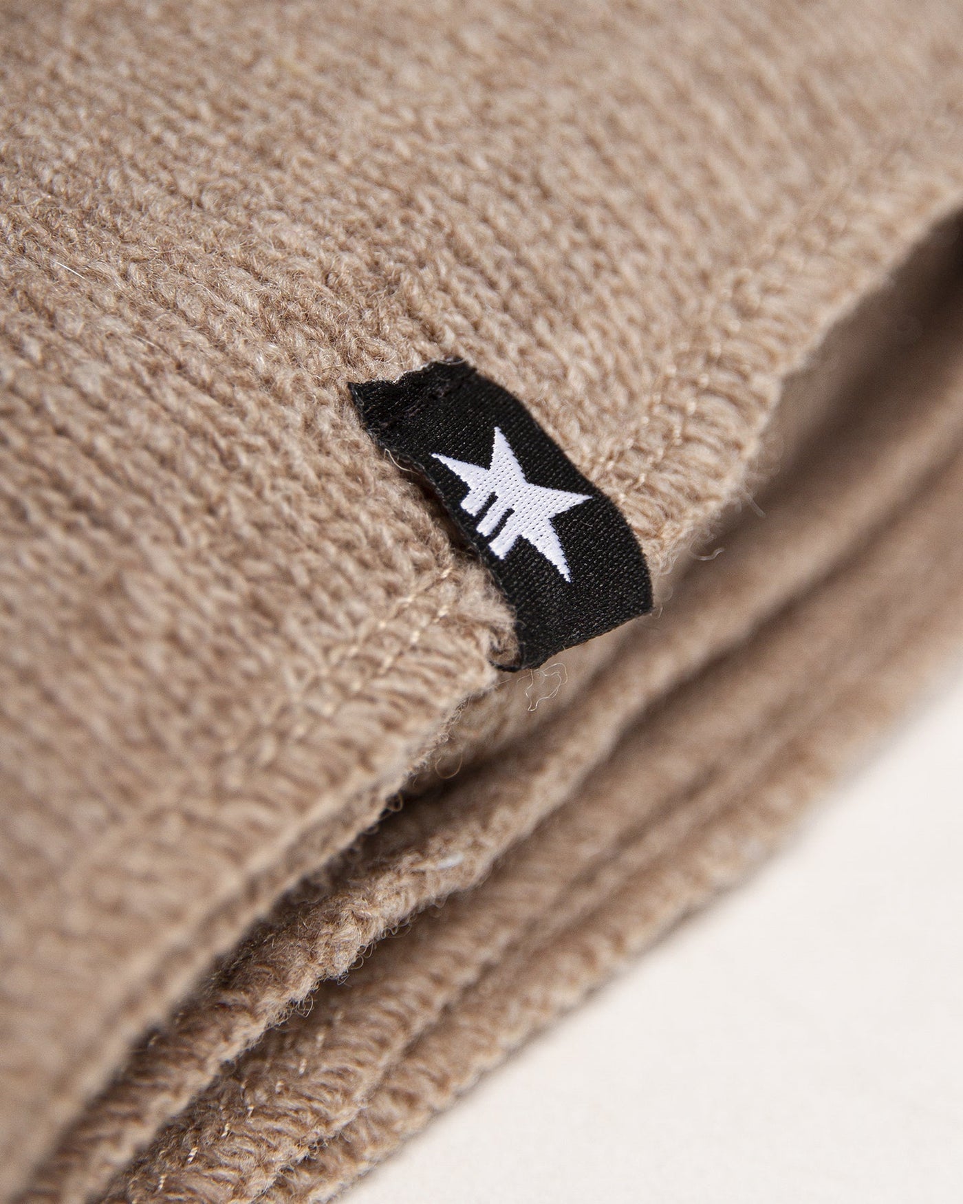 Chusta Zoe Triangle Scarf w kolorze jasnobrązowym